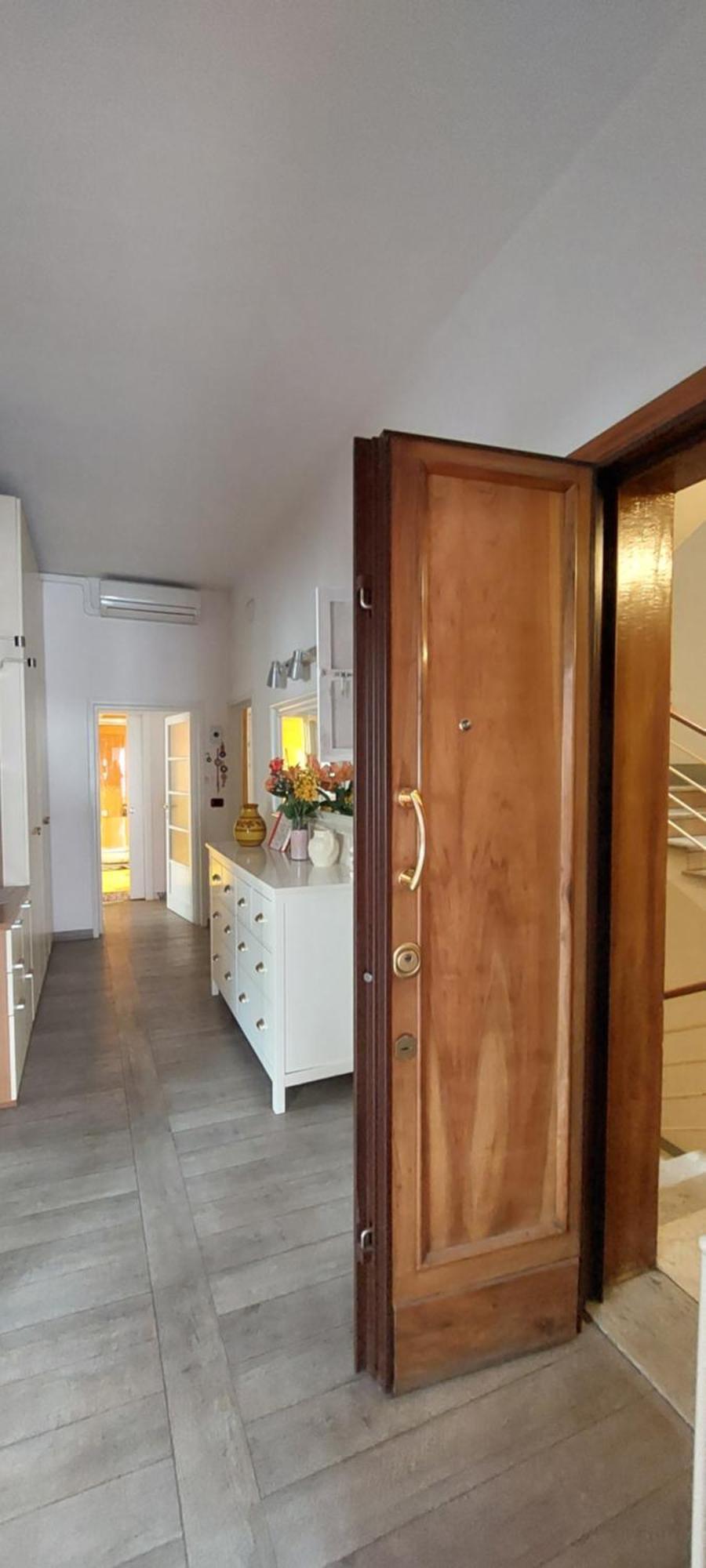Cappuccini Family & Group 3 Bedrooms Jacuzzi Fast Wi-fi Air Conditioned Tram Apartment Florence